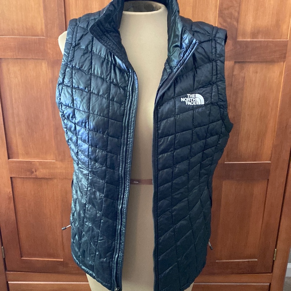 Women’s north face puffer vest